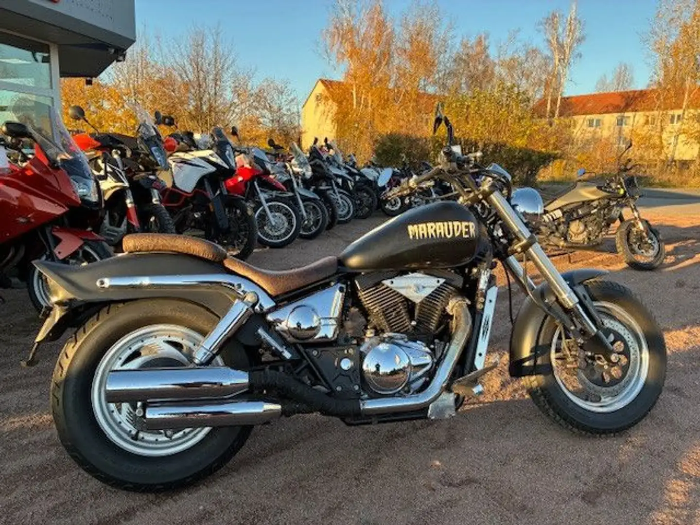 Suzuki VZ 800 MARAUDER UMBAU Schwarz - 1