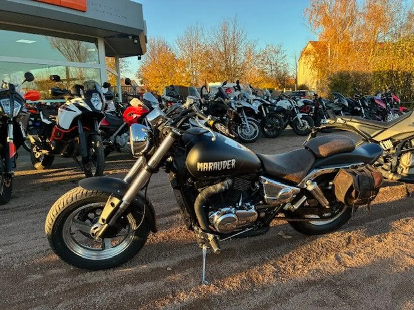 Suzuki VZ 800 MARAUDER UMBAU Schwarz - 2