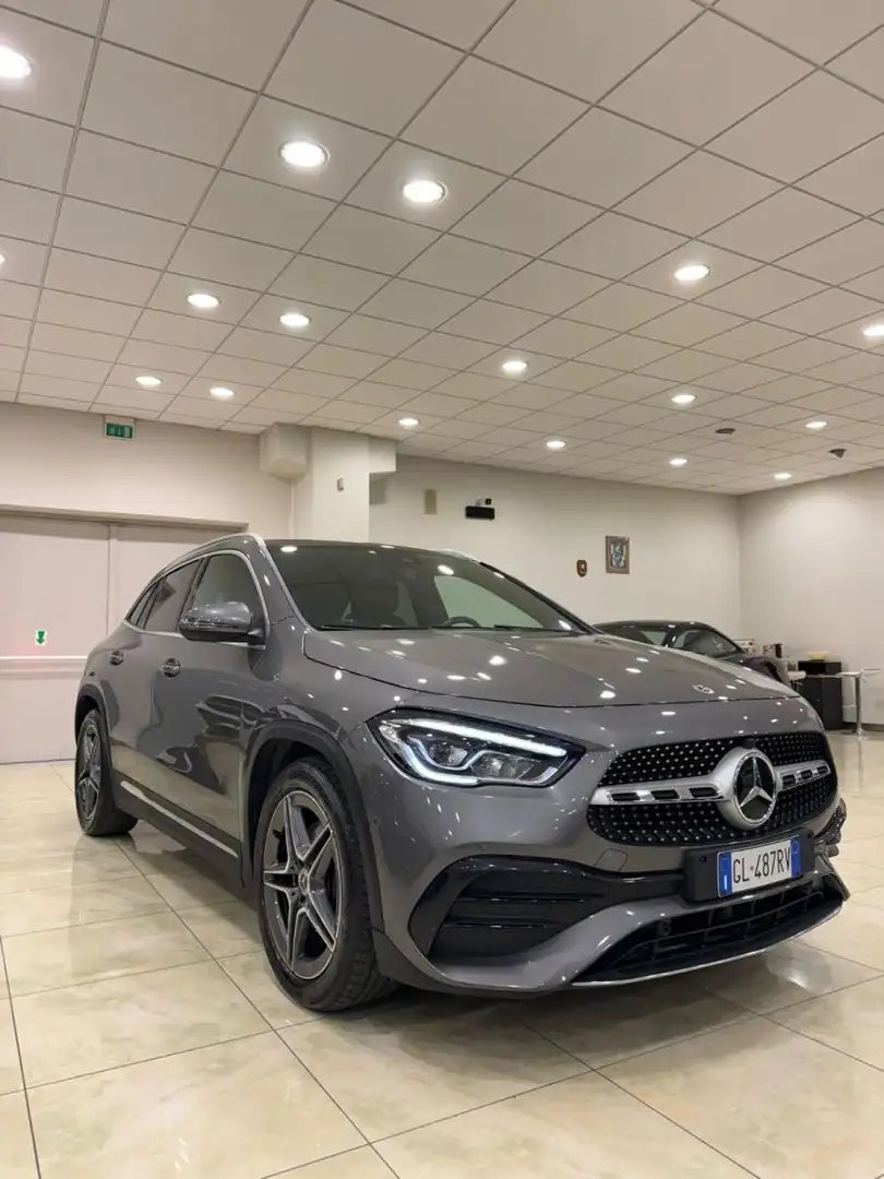 Mercedes-Benz GLA 180 180 d Automatic Premium Grigio - 2