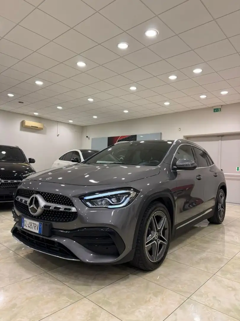 Mercedes-Benz GLA 180 180 d Automatic Premium Grigio - 1