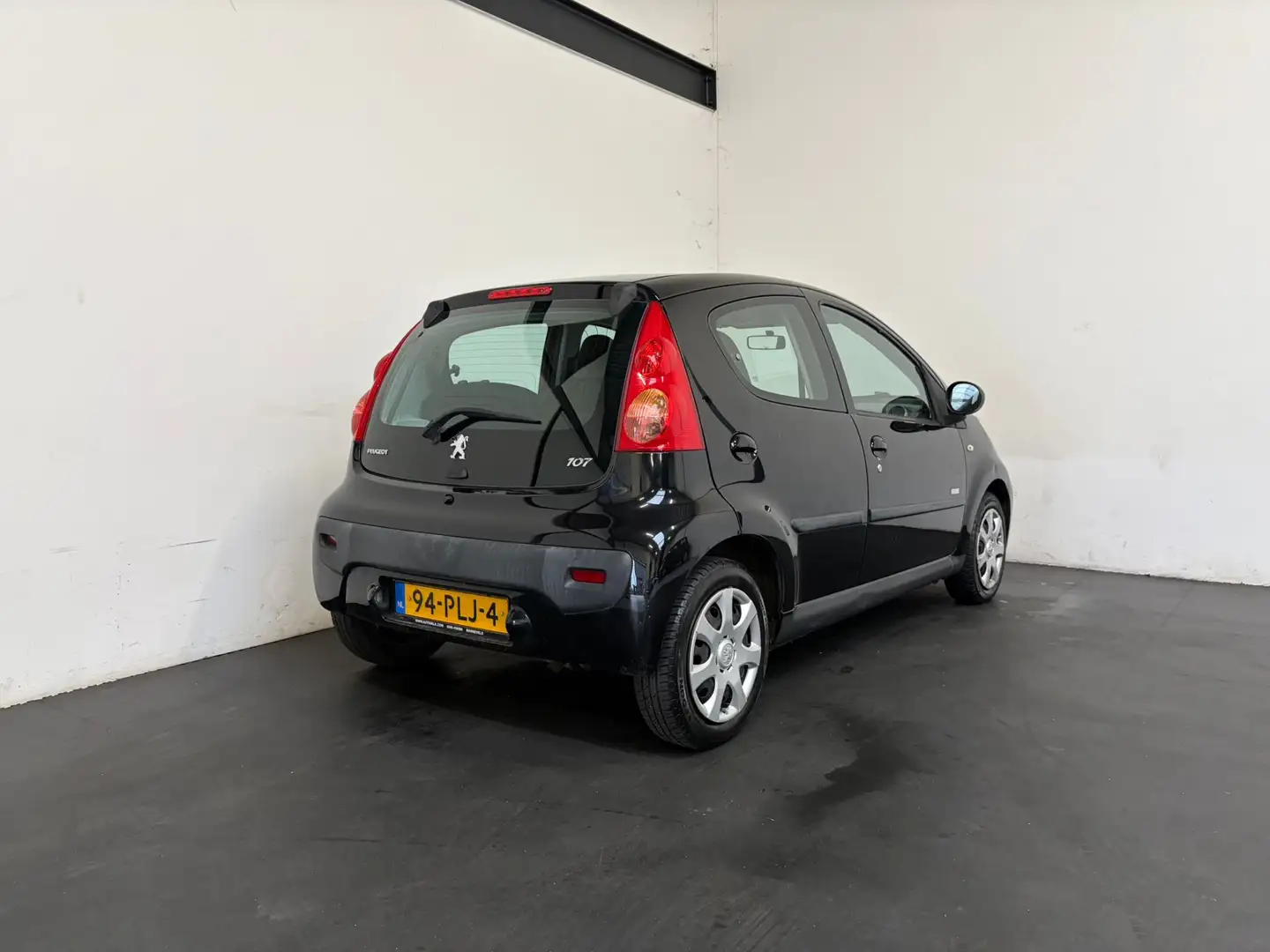 Peugeot 107 1.0-12V Millesim 200 Airco. 5-Deurs! Zwart - 2