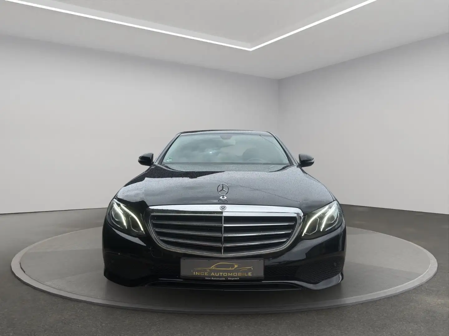 Mercedes-Benz E 200 E -Klasse Lim. E 200 d*Leder*SHZ*PDC*LED* Noir - 2