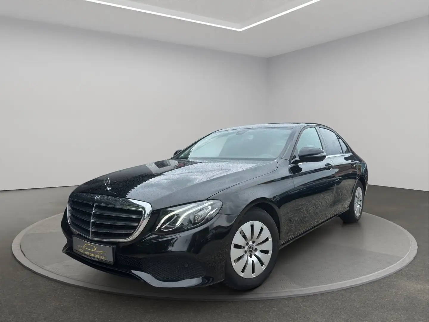 Mercedes-Benz E 200 E -Klasse Lim. E 200 d*Leder*SHZ*PDC*LED* Noir - 1