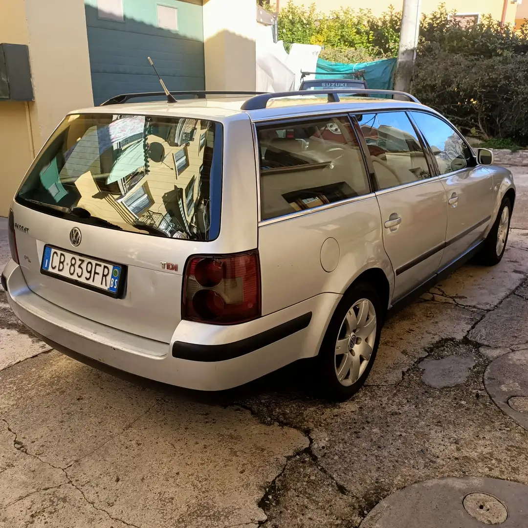 Volkswagen Passat 5p 1.6 td GL - 1
