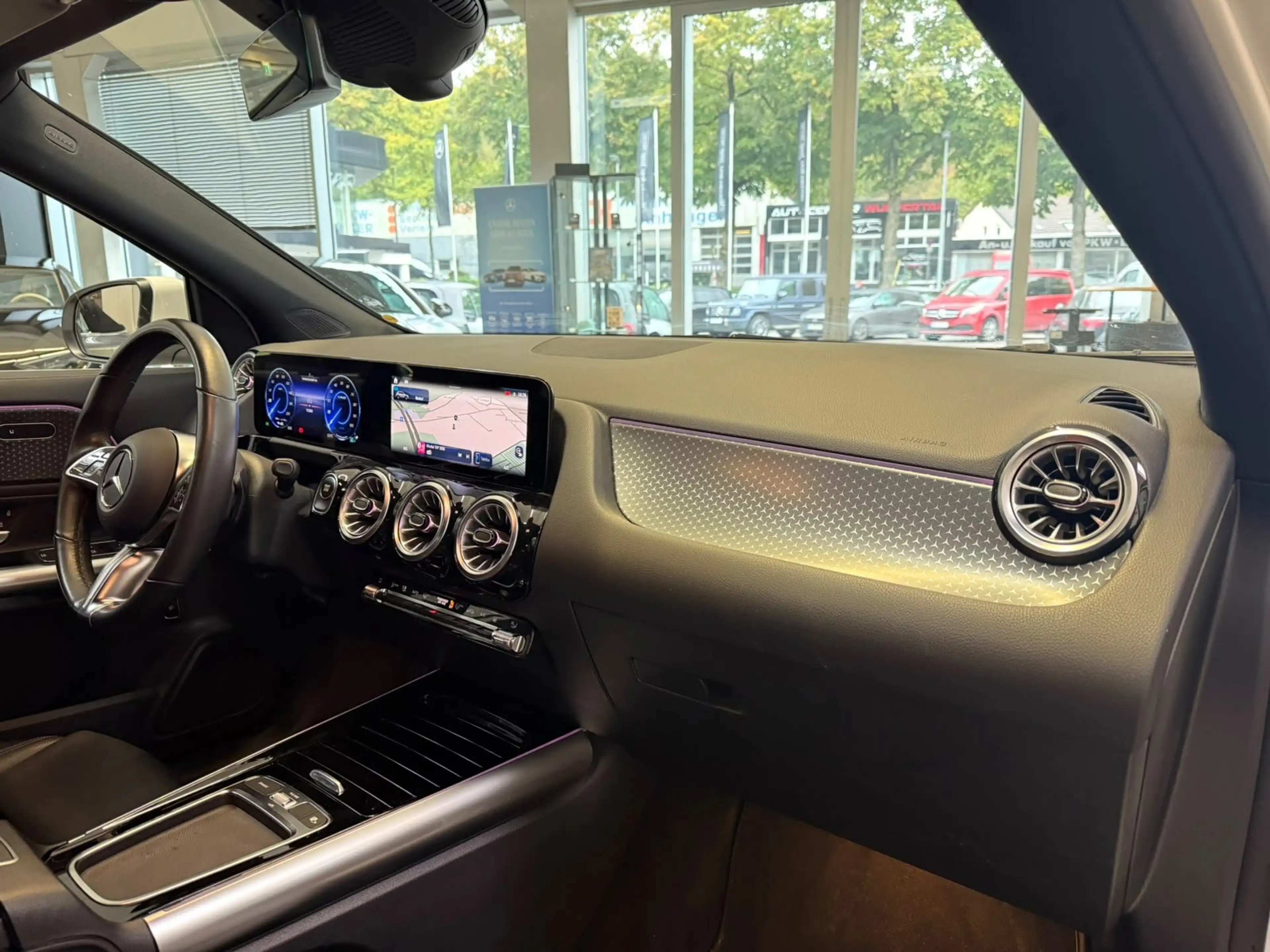 Mercedes-Benz EQA 300 4M Progressive DISTR+AHK+KAMERA+TOTW+FAP — photo 12