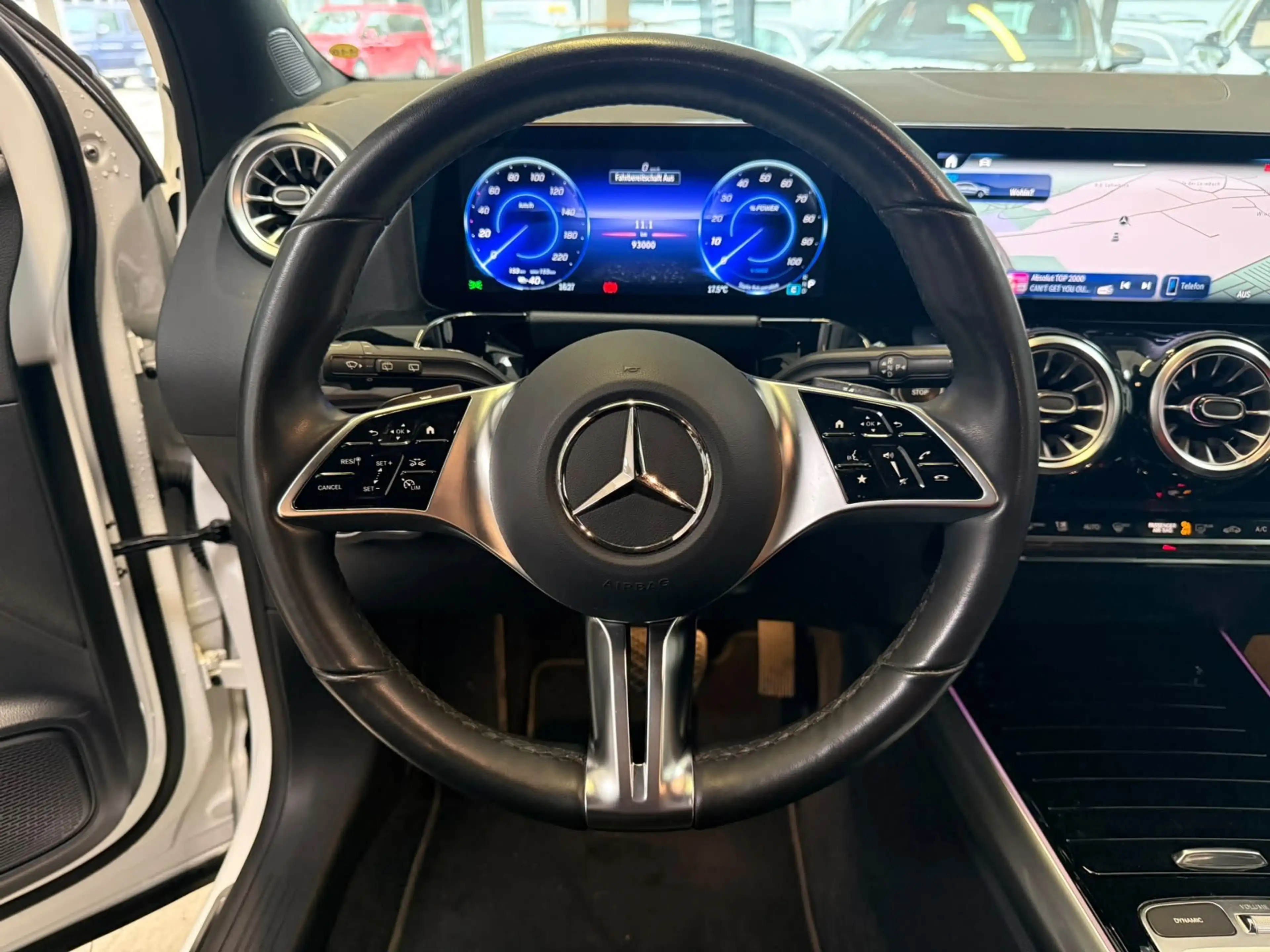 Mercedes-Benz EQA 300 4M Progressive DISTR+AHK+KAMERA+TOTW+FAP — photo 11