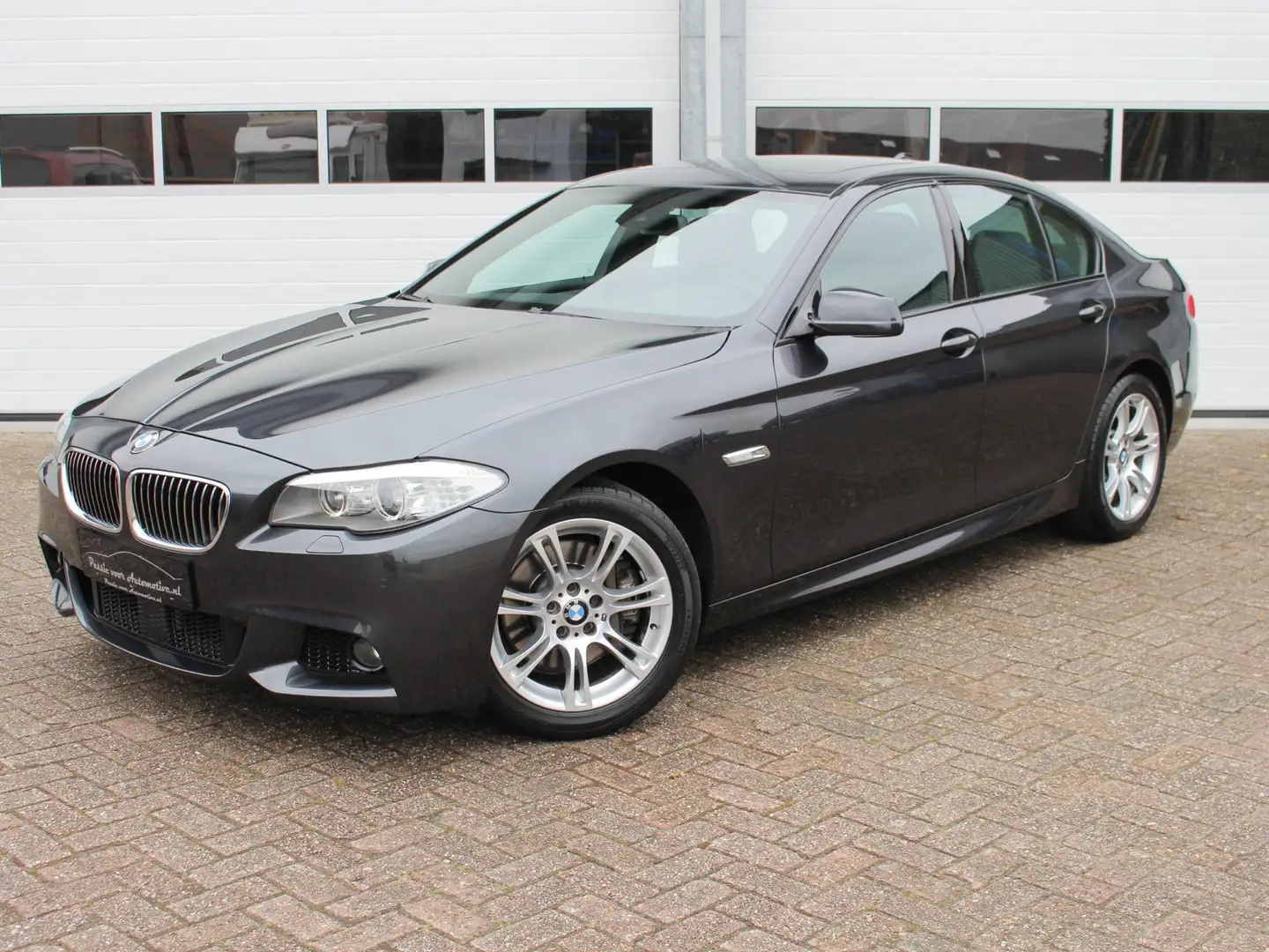 BMW 528 5-serie 528i High Exe M Sport dealer onderhouden. Šedá - 1