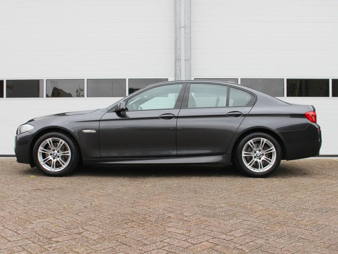 BMW 528 5-serie 528i High Exe M Sport dealer onderhouden. Šedá - 2