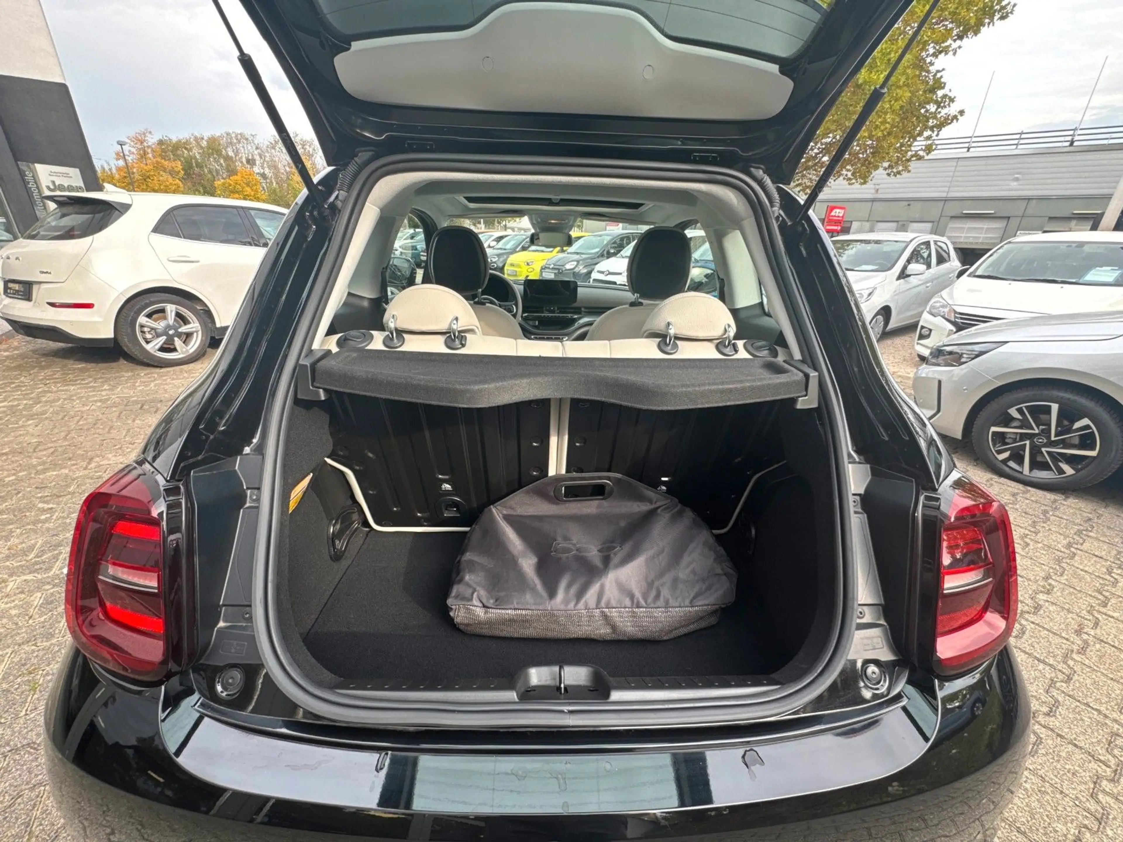 Fiat 500e La Prima 42kWh 118PS *Glasschiebedach* — photo 15