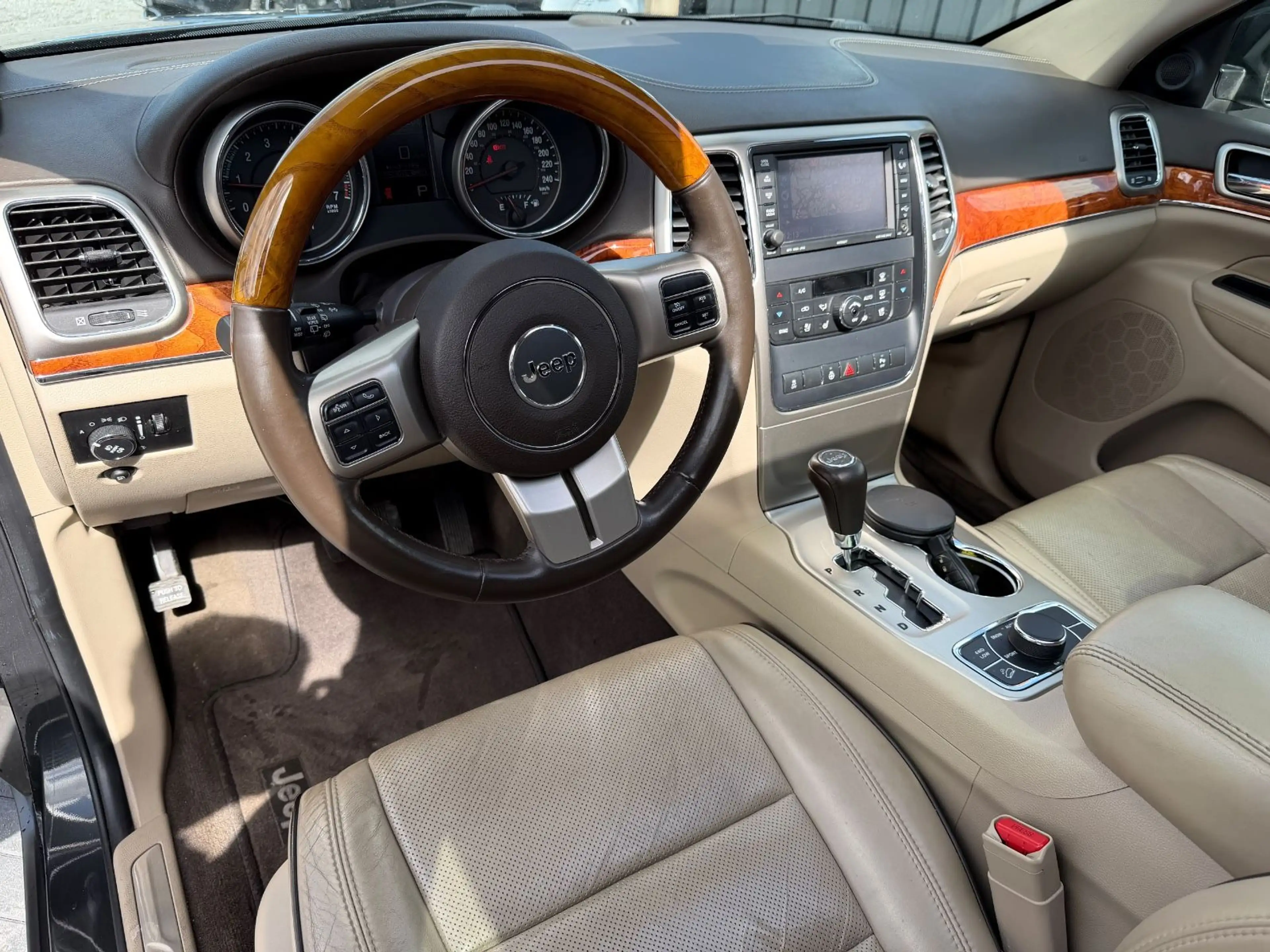 Jeep Grand Cherokee 3.6 V6 Overland 4x4*PANO*AHK* — photo 10