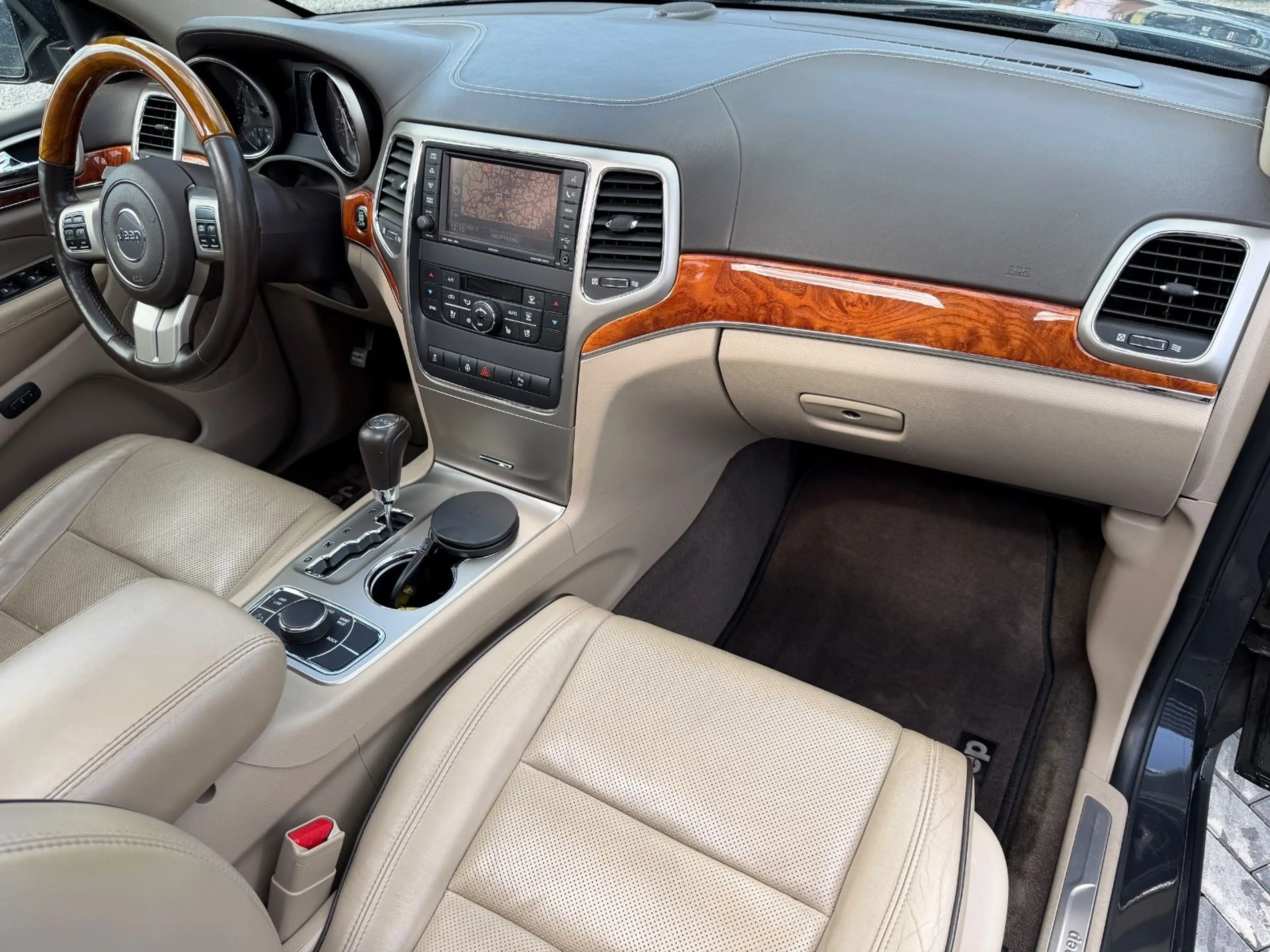 Jeep Grand Cherokee 3.6 V6 Overland 4x4*PANO*AHK* — photo 13