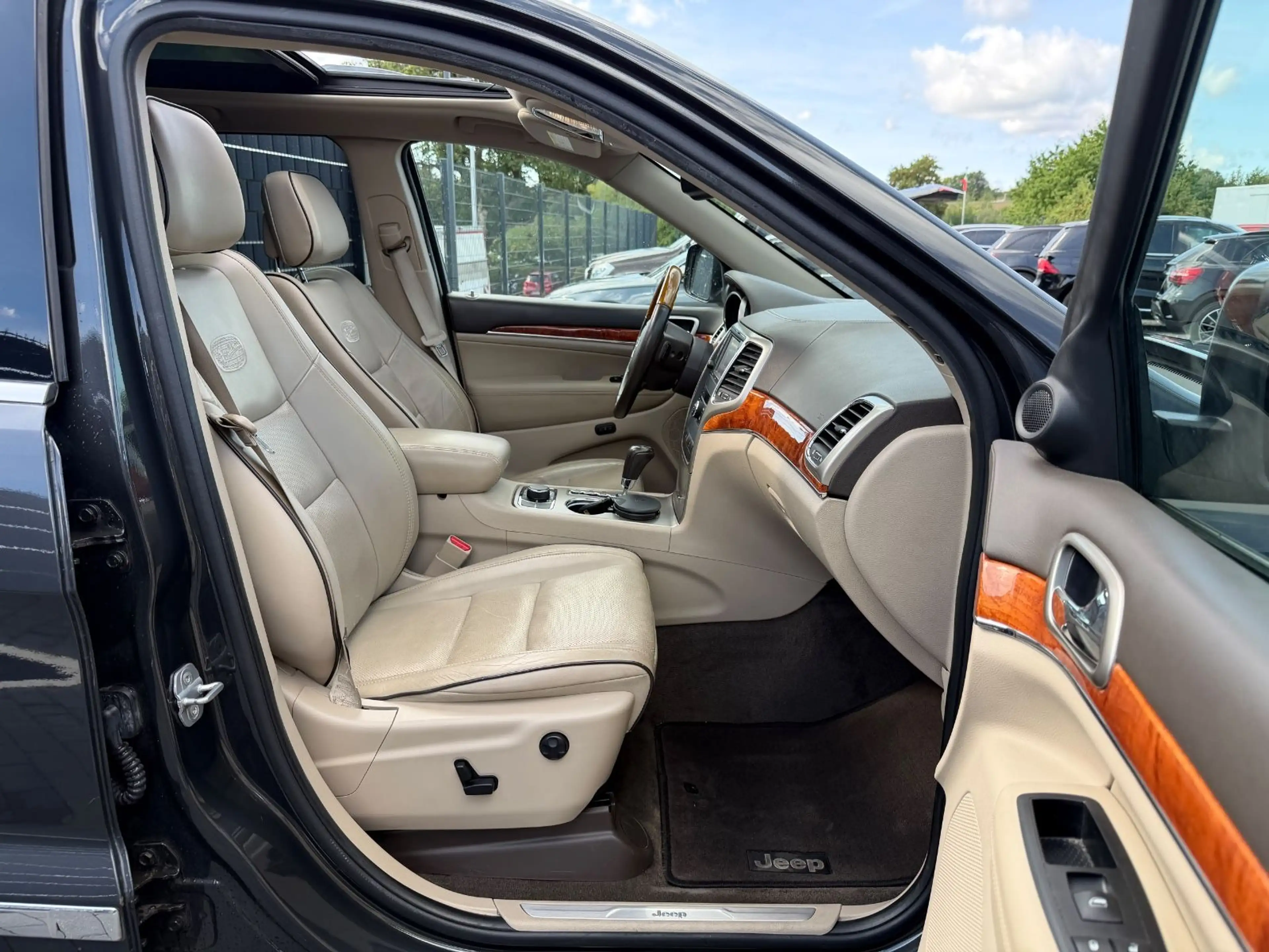 Jeep Grand Cherokee 3.6 V6 Overland 4x4*PANO*AHK* — photo 14