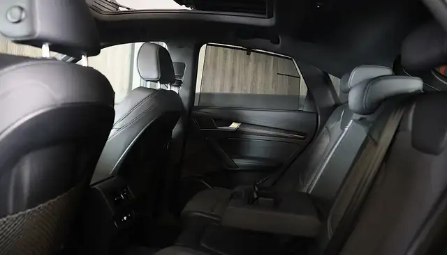 Audi Q5 view 10