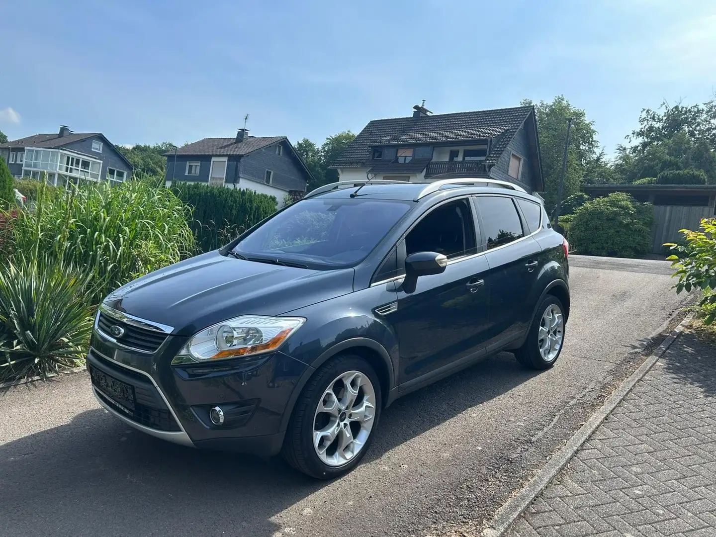 Ford Kuga 2.0 TDCi 4x4 Titanium *TÜV:NEU* Grau - 1