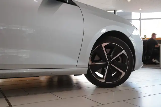 Opel Astra view 8
