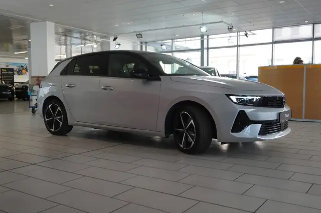 Opel Astra view 7
