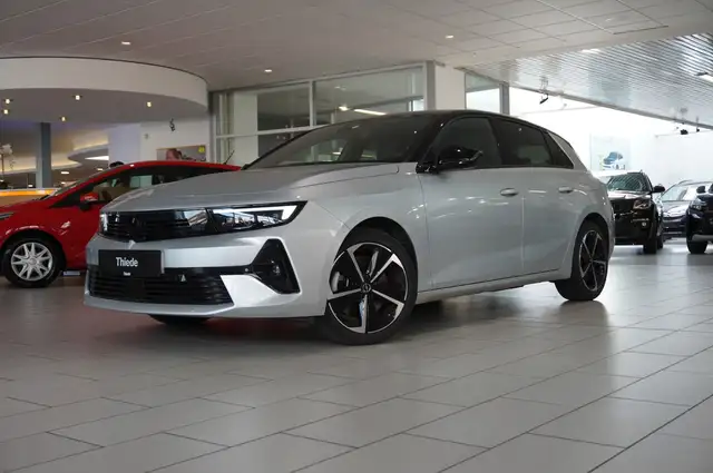 Opel Astra view 3