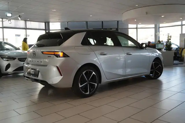 Opel Astra view 9