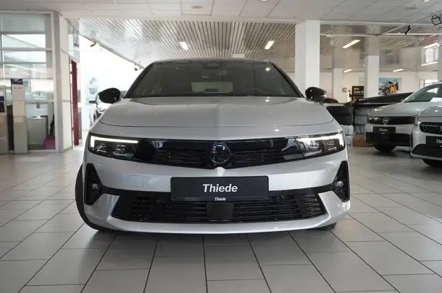 Opel Astra view 6