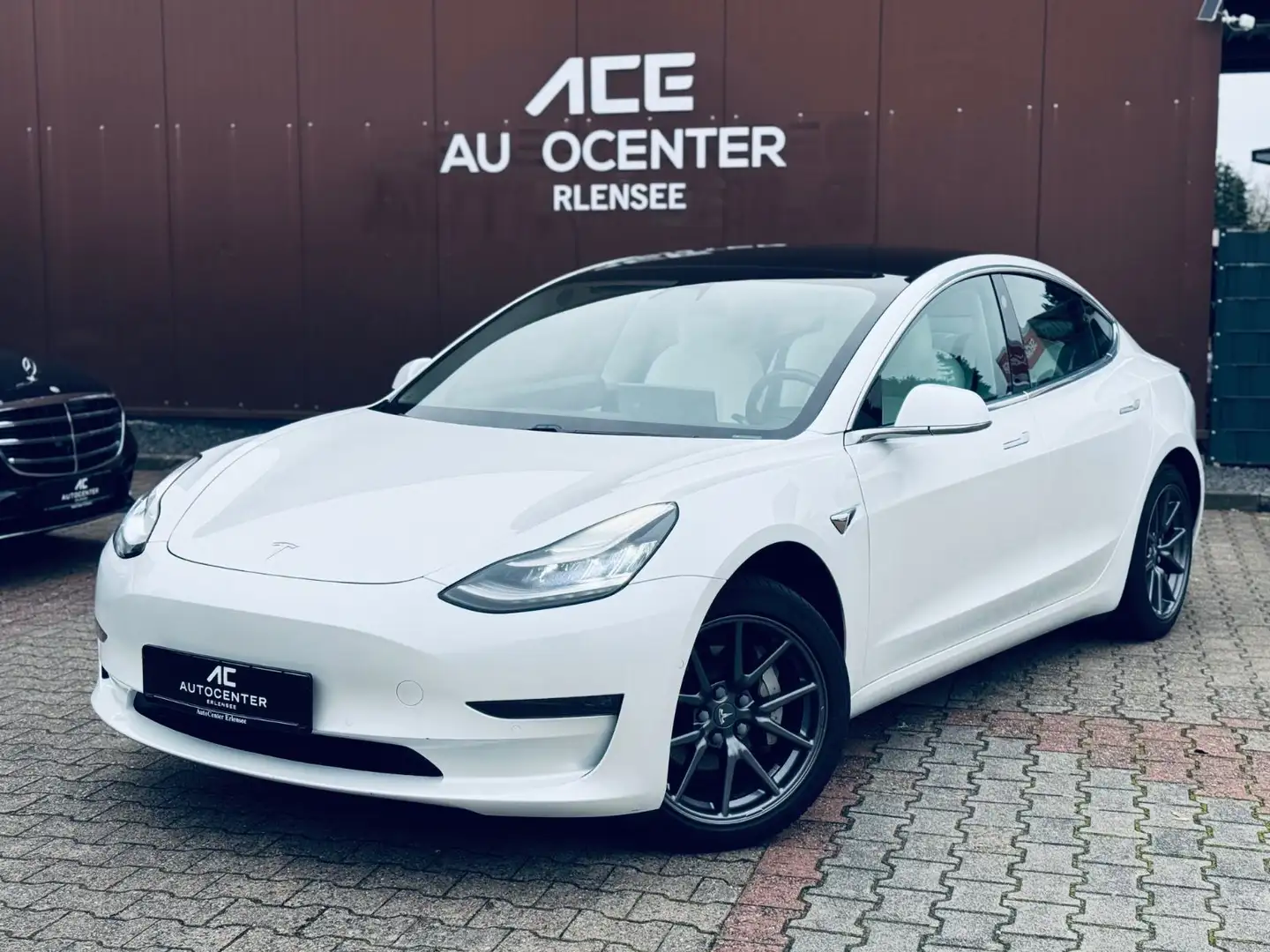 Tesla Model 3 Long Range 79 kWh Dual Motor A.Pilot Pr. Weiß - 1