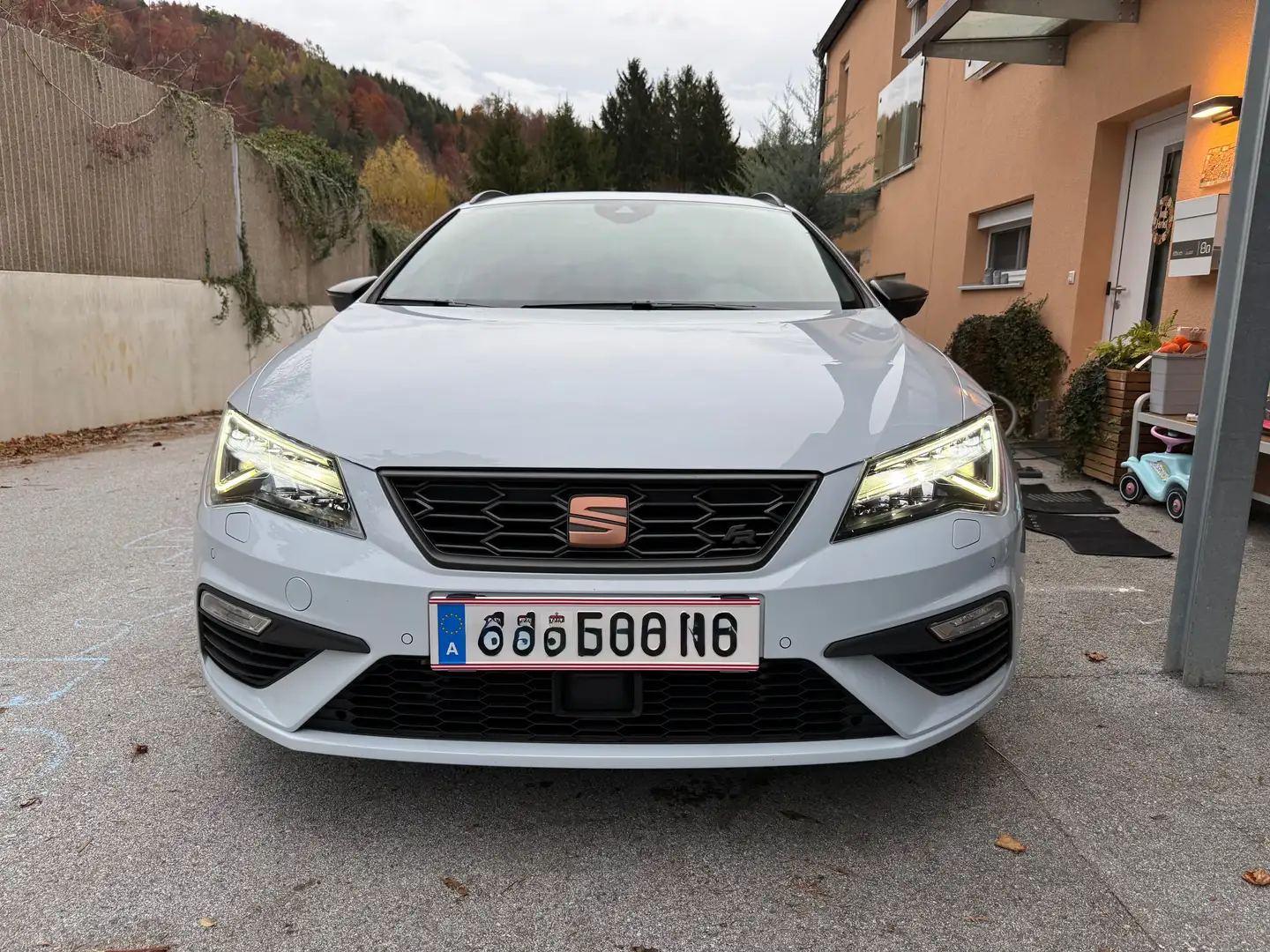SEAT Leon Leon ST FR Black-Edition 1,5 TSI DSG Weiß - 2