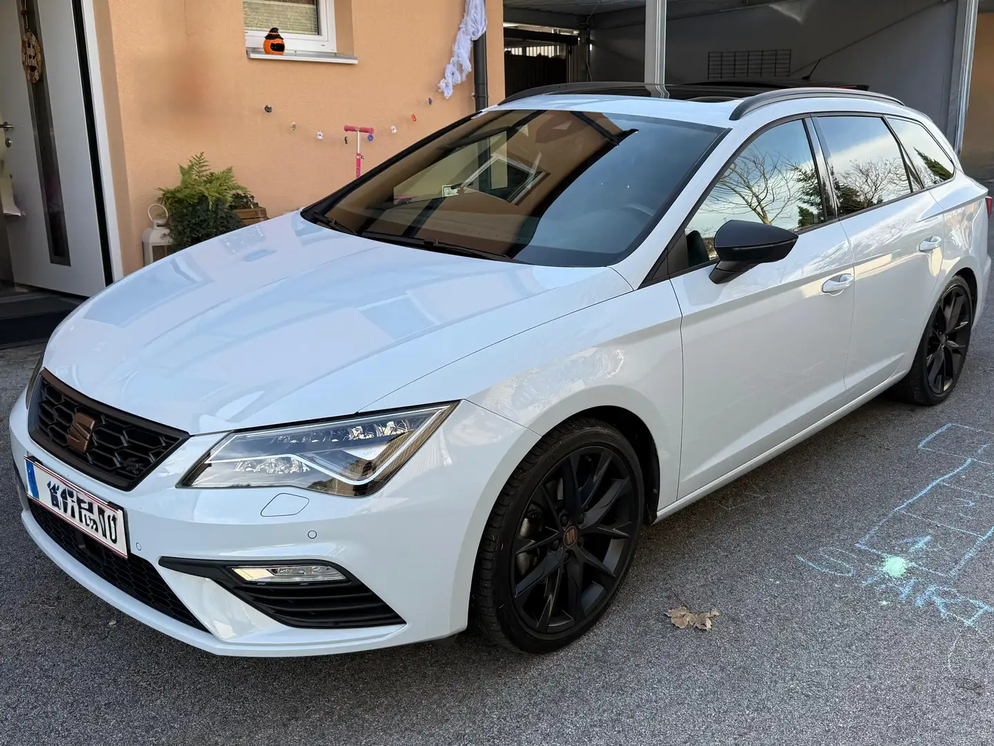 SEAT Leon Leon ST FR Black-Edition 1,5 TSI DSG Weiß - 1