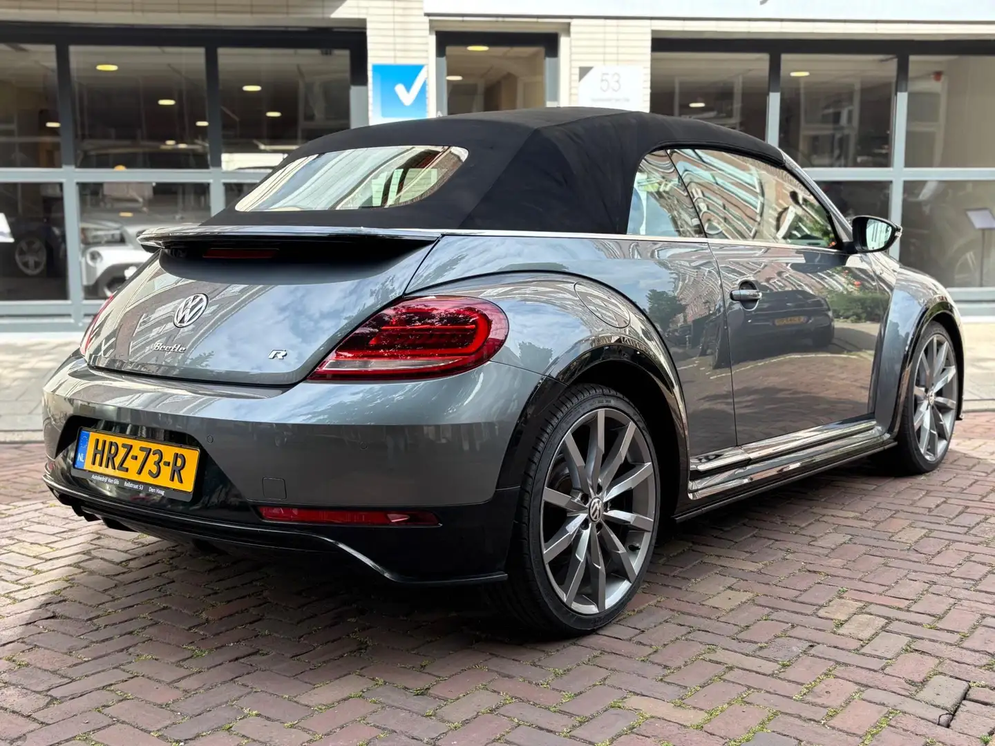 Volkswagen Beetle Cabriolet 1.4 TSI Sport BlueMotion R-LINE | AIRCO Grau - 2