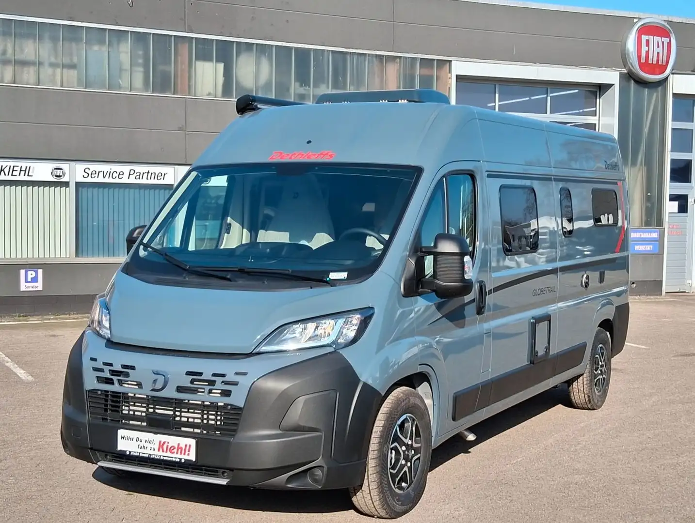 Dethleffs Globetrail 600 ER - Längsbetten/Automatik Grau - 2