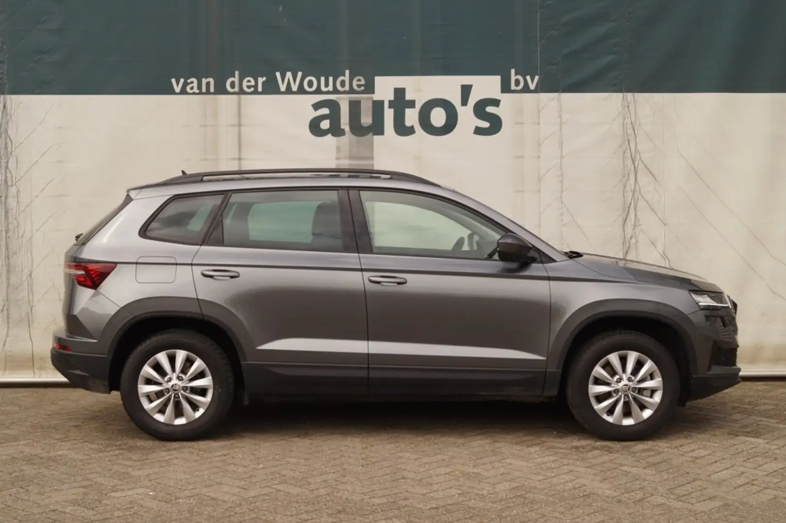 Skoda Karoq 1.5 TSI 150pk DSG Business Edition -LED-ECC-CAM-NA Grijs - 2