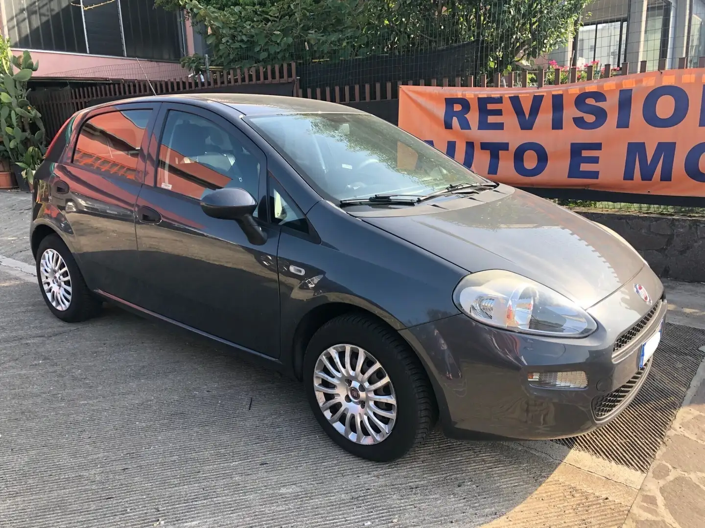 Fiat Punto 1.2 8V 5 porte Lounge Gris - 1