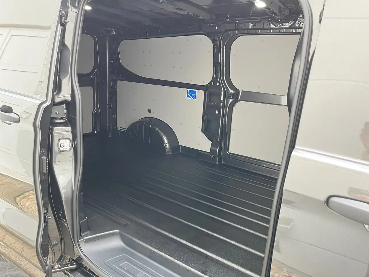 Ford Transit Custom FT320 L2 Trend AHK*70L*LED 8