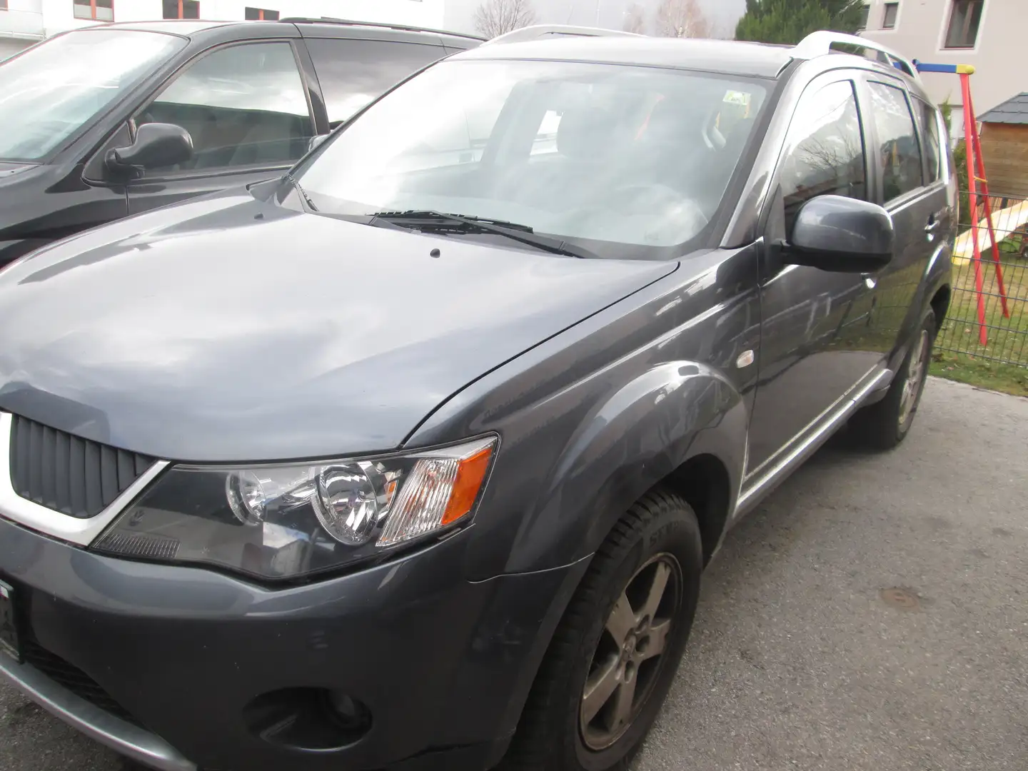 Mitsubishi Outlander 2,0 DI-D Intense Gri - 2