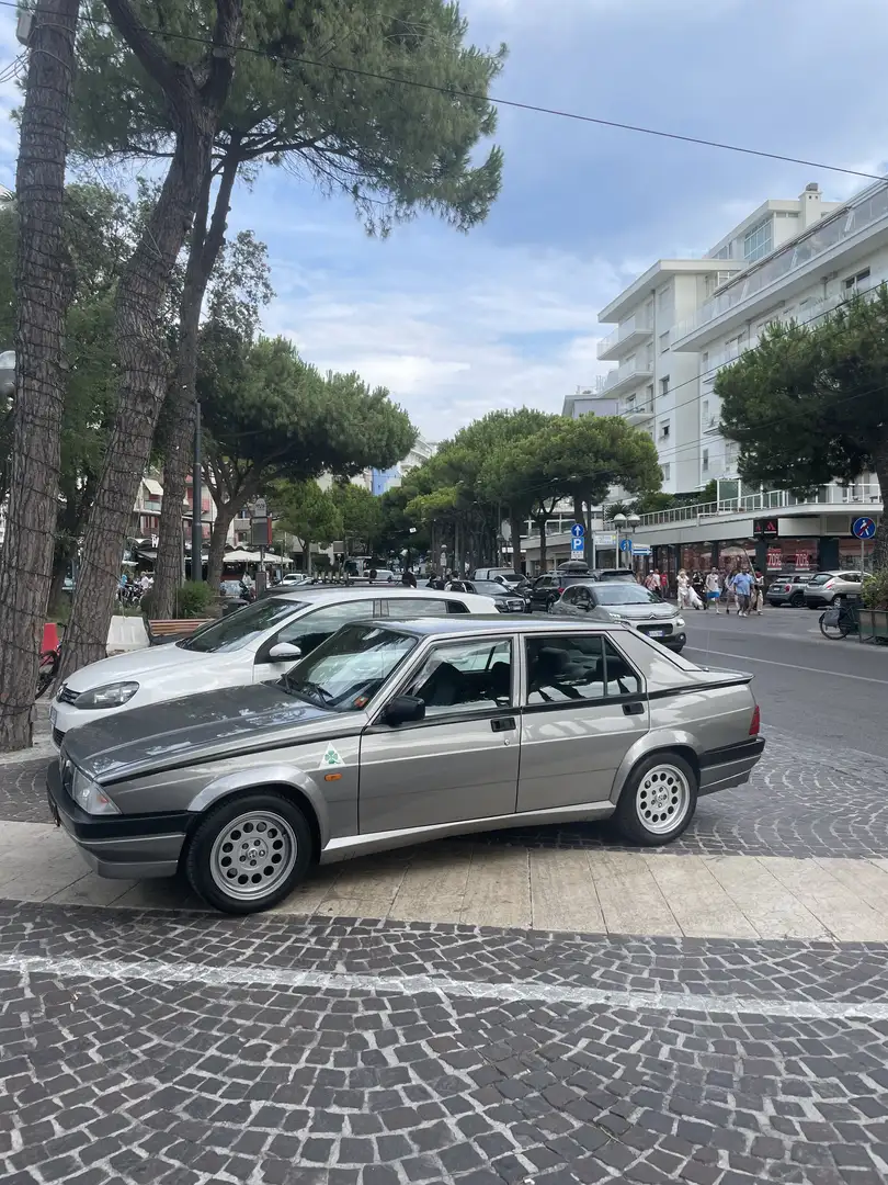 Alfa Romeo 75 2.0 TS Grijs - 2