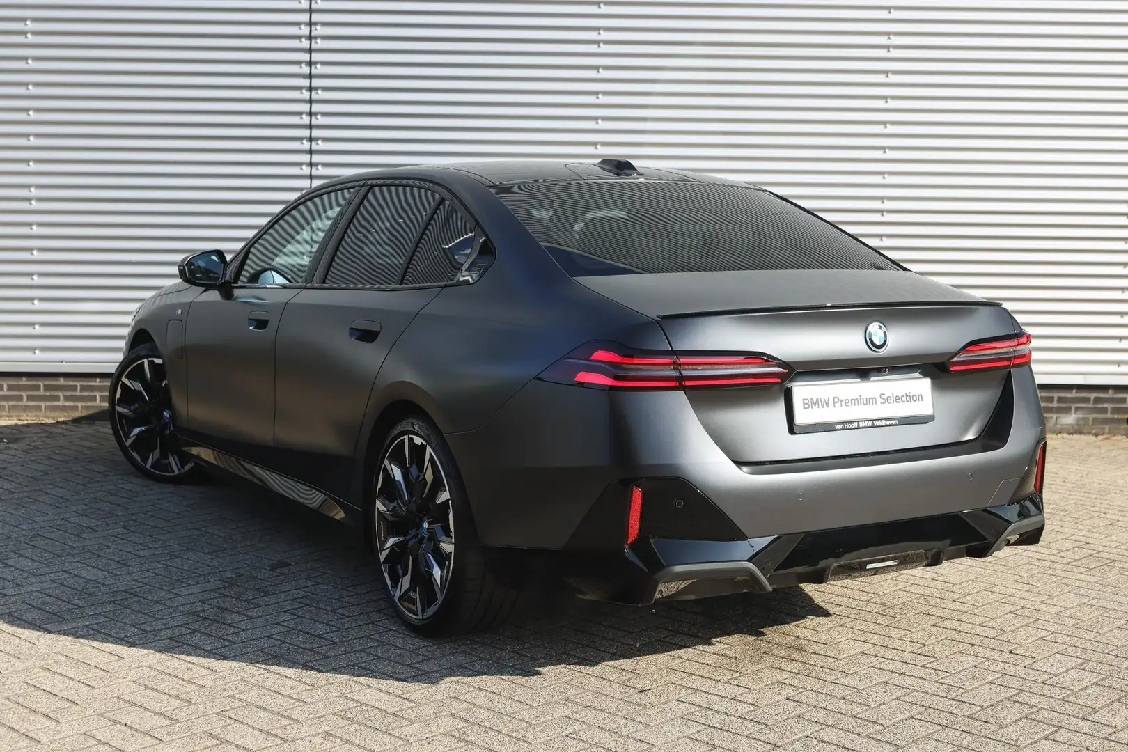 BMW 530 5 Serie 530e M Sport Automaat / Panoramadak / Trek Grijs - 2