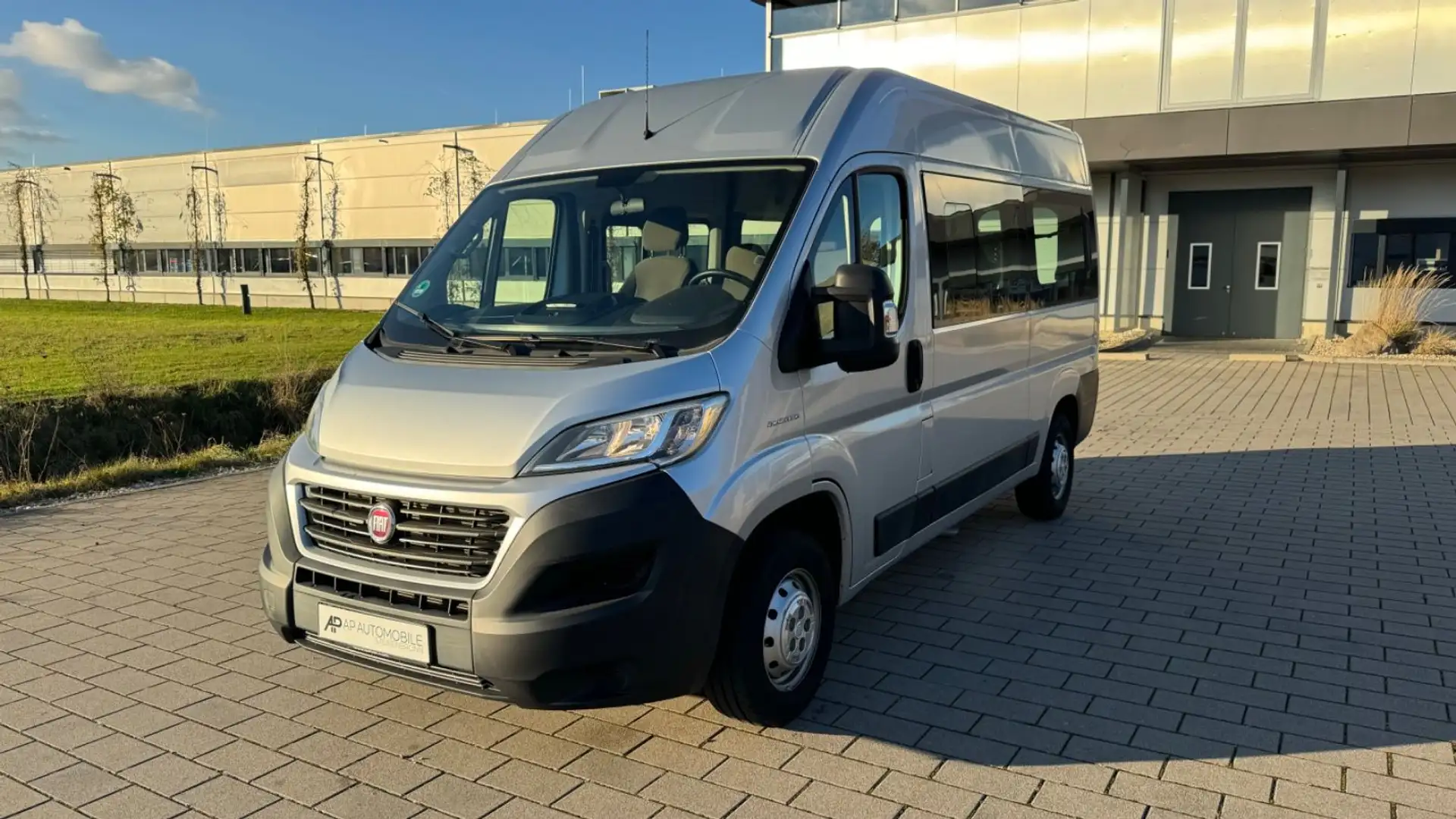 Fiat Ducato Luxusbus Panorama Modular 33 150 L2H2 RS Gris - 1
