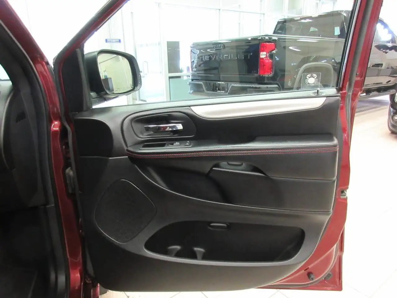 Dodge Grand Caravan снимка Dodge Grand Caravan