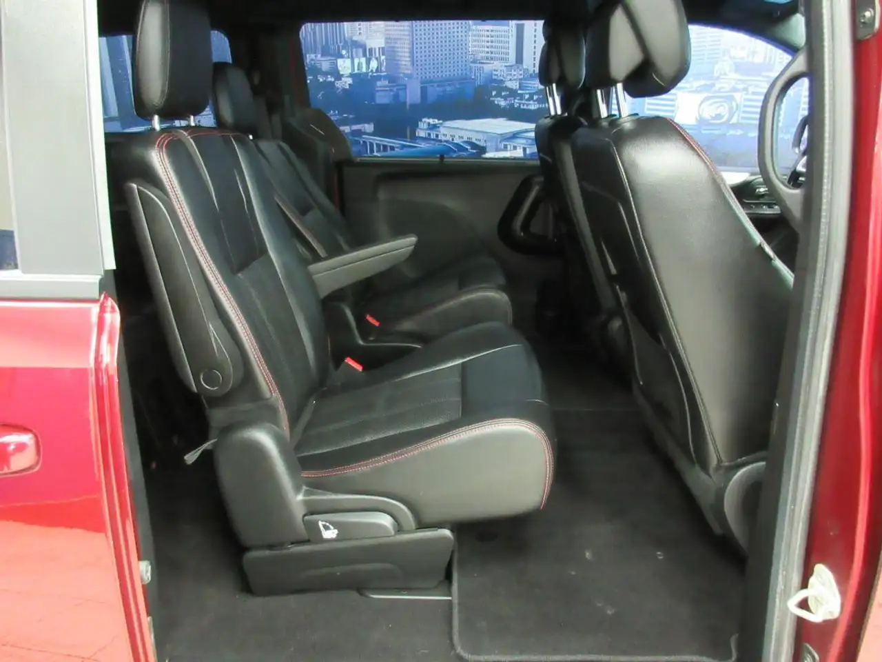 Dodge Grand Caravan снимка Dodge Grand Caravan