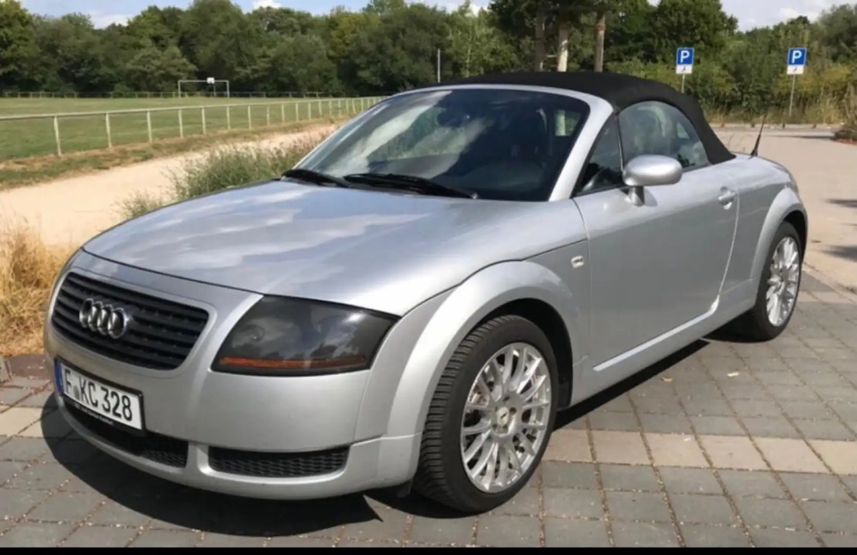 Audi TT Roadster 1.8 T Silber - 2