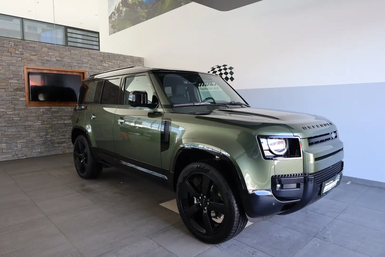 Land Rover Defender 110 D200 3.0 X-Dynamic SE Grün - 1
