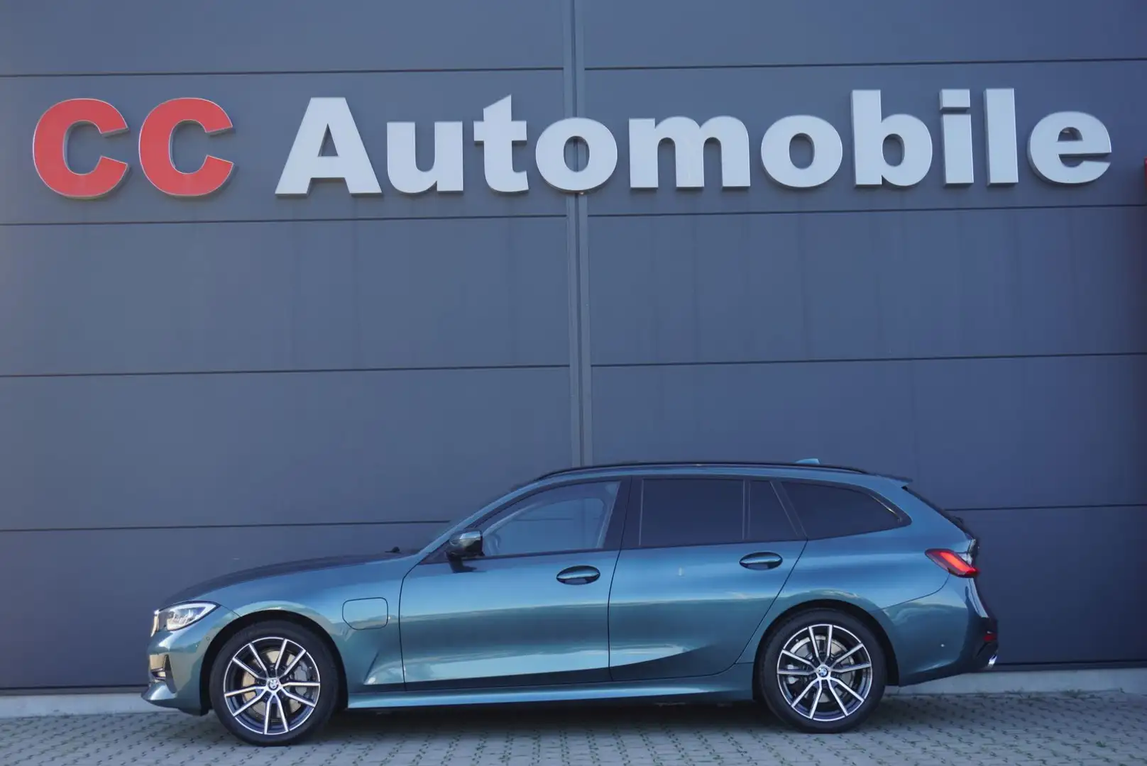 BMW 330 e xDrive Sport Line+Laser+HUD+Pano+DrivingPr Blau - 1