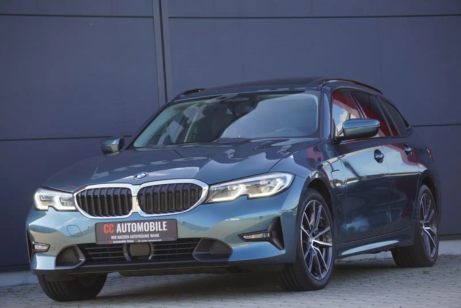 BMW 330 e xDrive Sport Line+Laser+HUD+Pano+DrivingPr Blau - 2