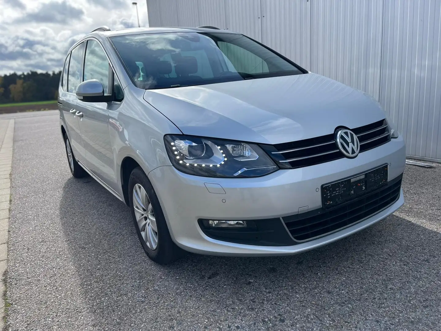 Volkswagen Sharan DSG Comfortline ACC Xenon Navi AHK 2017 Silber - 2