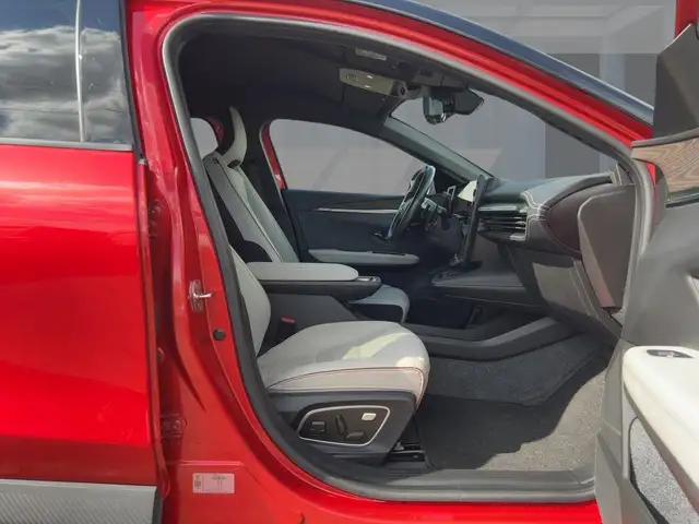 Renault Megane E-Tech view 8