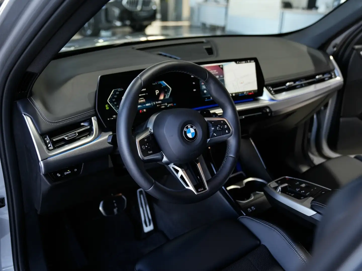 BMW X1 sDrive 18i M Sport Panorama Komfortzug. Silber - 2