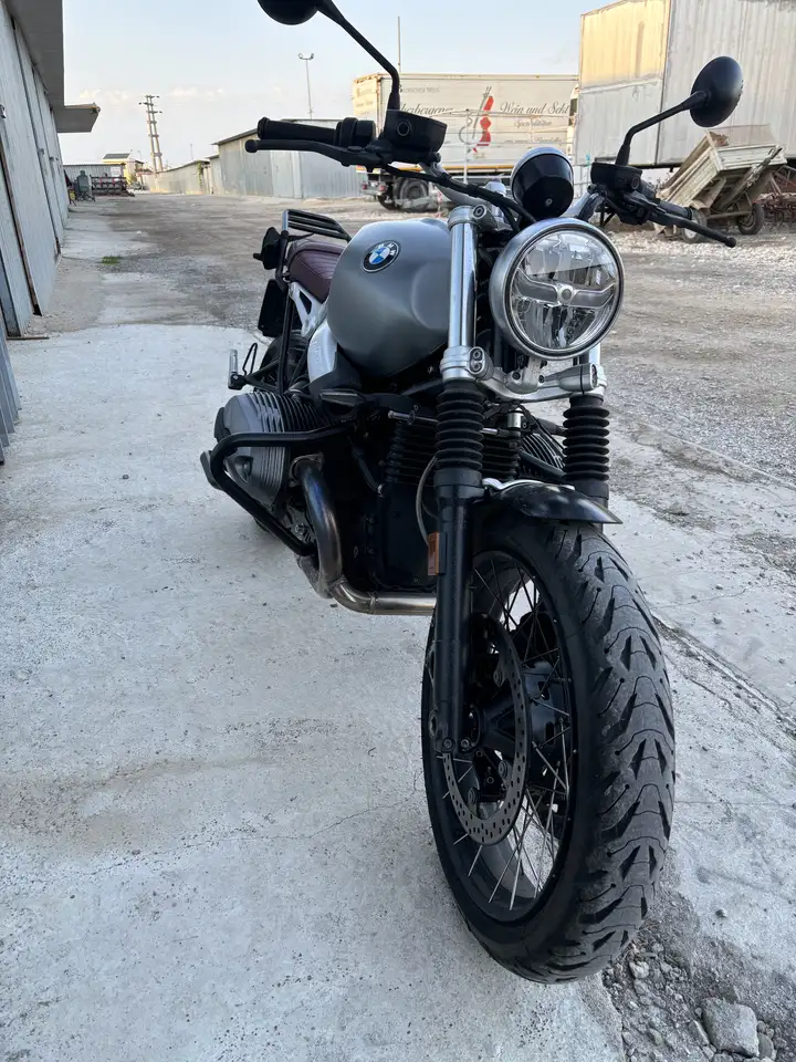 BMW R nineT