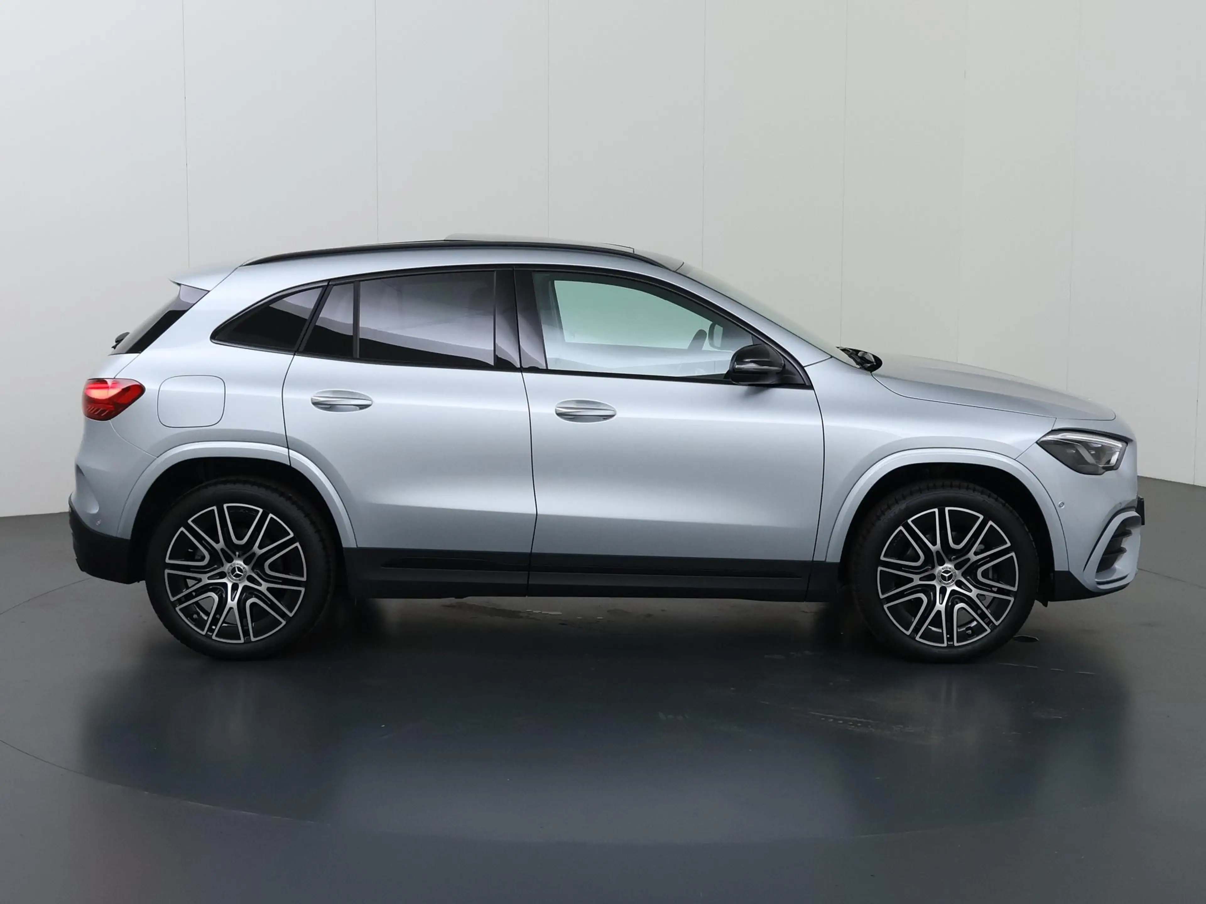 Mercedes-Benz GLA 250 e 140 Years Edition | AMG | Night | Panoramadak | — photo 6
