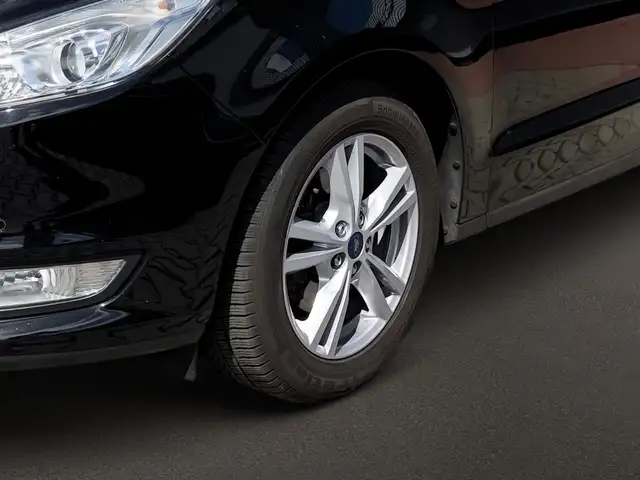 Ford Galaxy view 3
