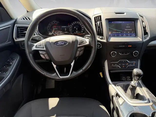 Ford Galaxy view 13