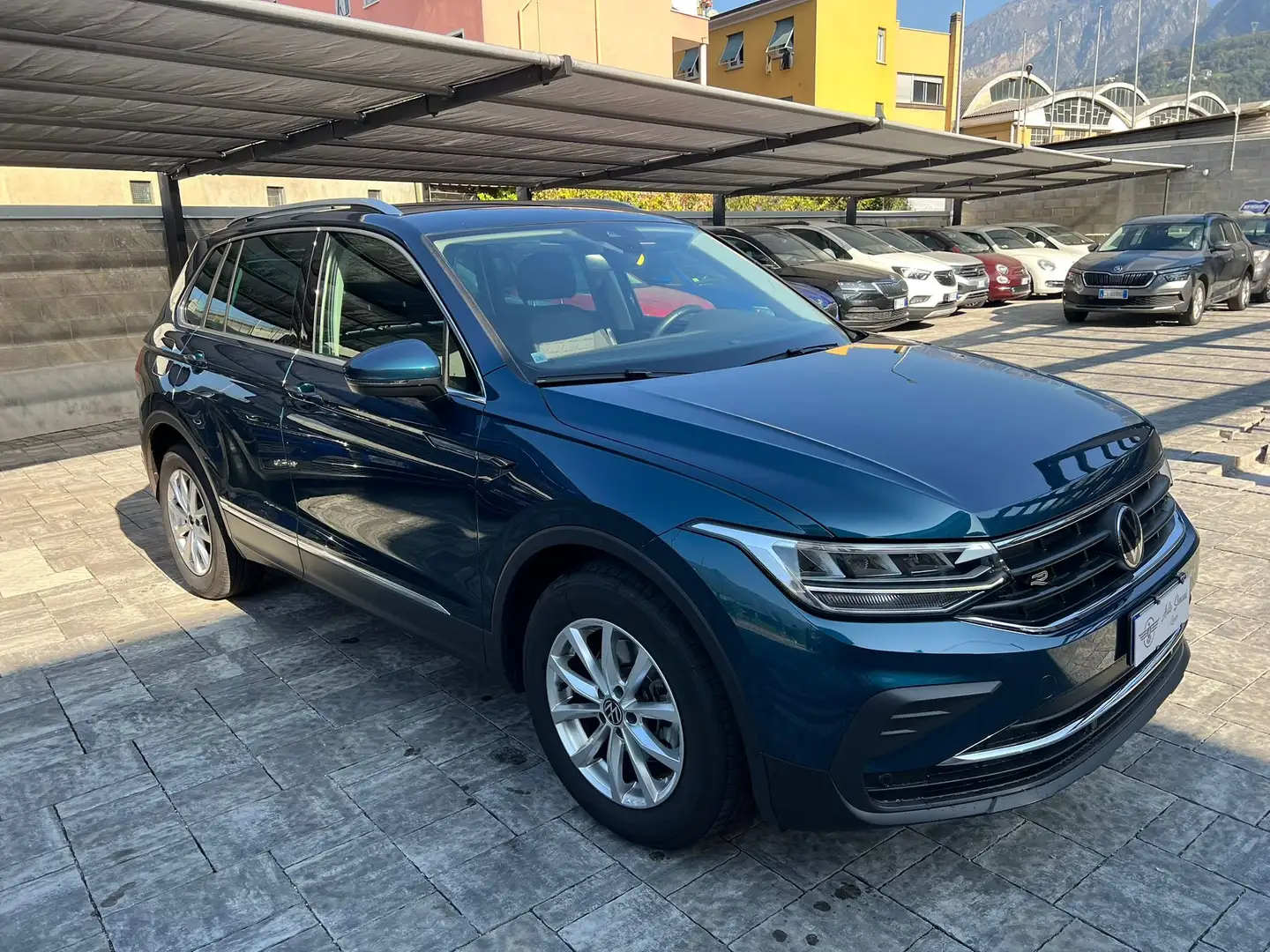 Volkswagen Tiguan Tiguan II 2021 2.0 tdi Life 150cv dsg Nero - 2