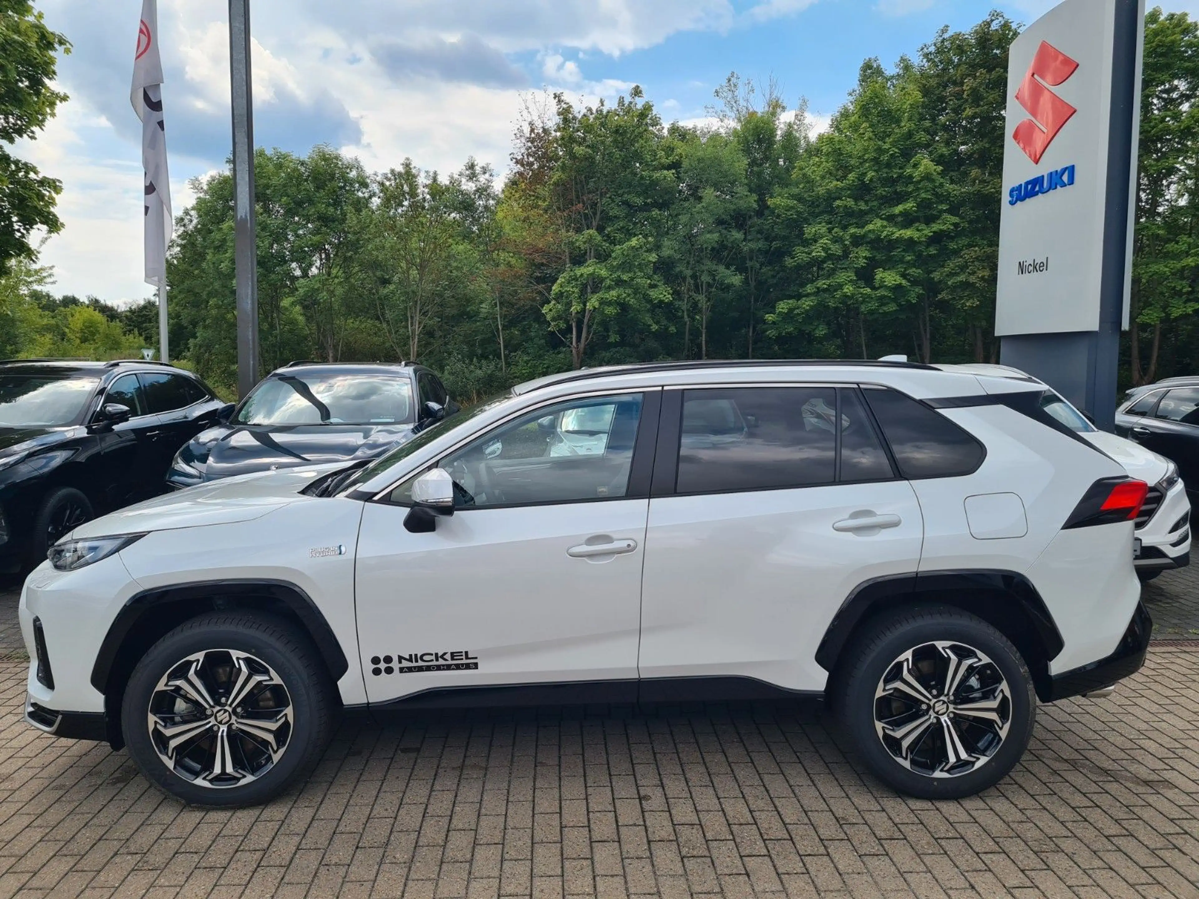 Suzuki Across PHEV/ALLRAD/Navi/Kamera — photo 3